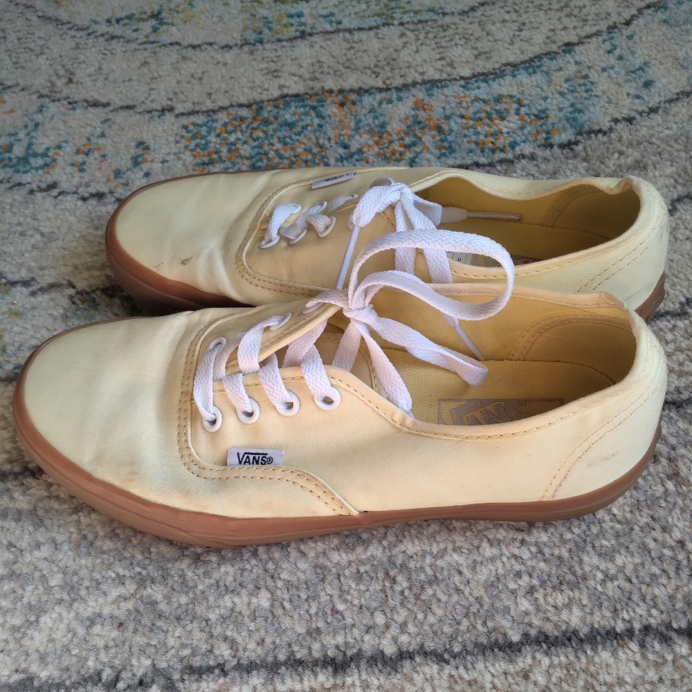 Vans - Picture 1 of 6